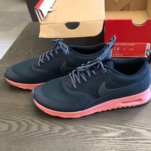 Nike Air Max Thea 8.5